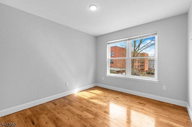 Building Photo - 19 Shaw Ave