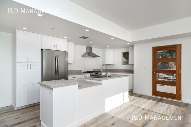 Building Photo - 3333 Reynard Way
