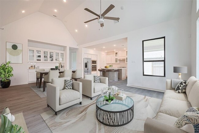 Building Photo - 12331 Palmetto Dr