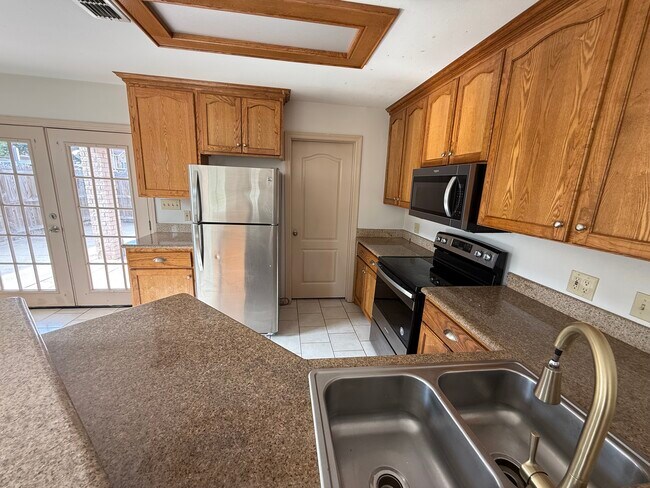 Building Photo - 1502 W Kiwi