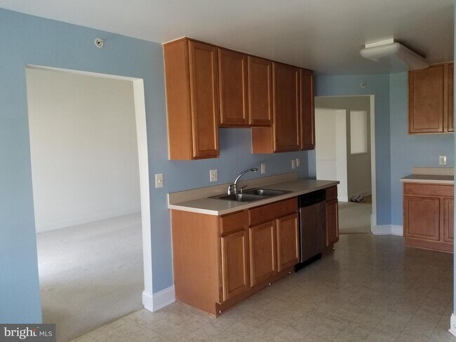 Building Photo - 12824 Clarksburg Square Rd