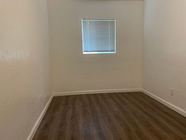 Building Photo - Cute and updated 3 bedroom 1 bathroom home...