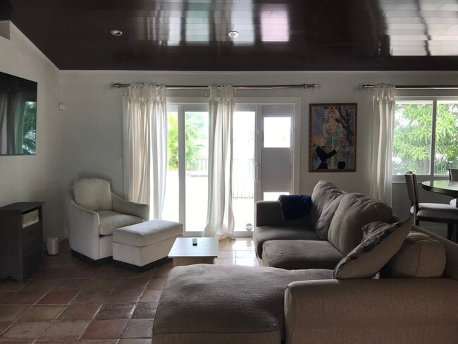 Building Photo - 1812 Edgewater Dr