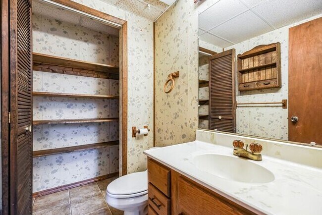 Building Photo - 12100 Silver Maple Dr