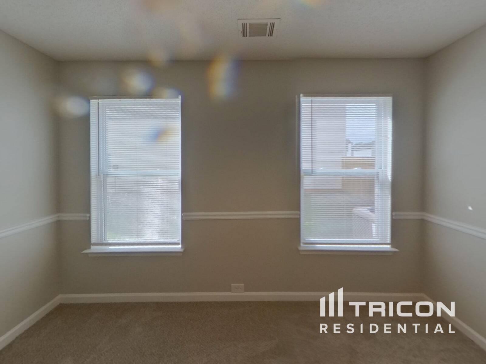 Building Photo - 4012 Rosebud Park Dr