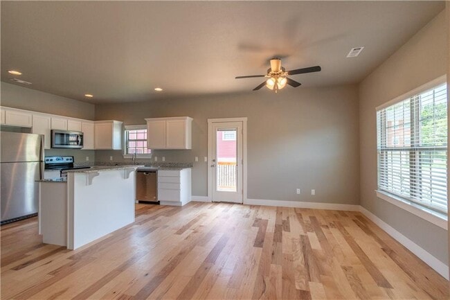 Building Photo - 2819 W Auburn Dr