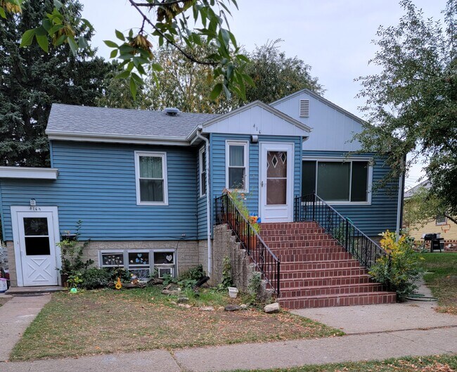 2 Bedroom 1 Bath, Upper Unit of Duplex $1175 - 416 S 12th St