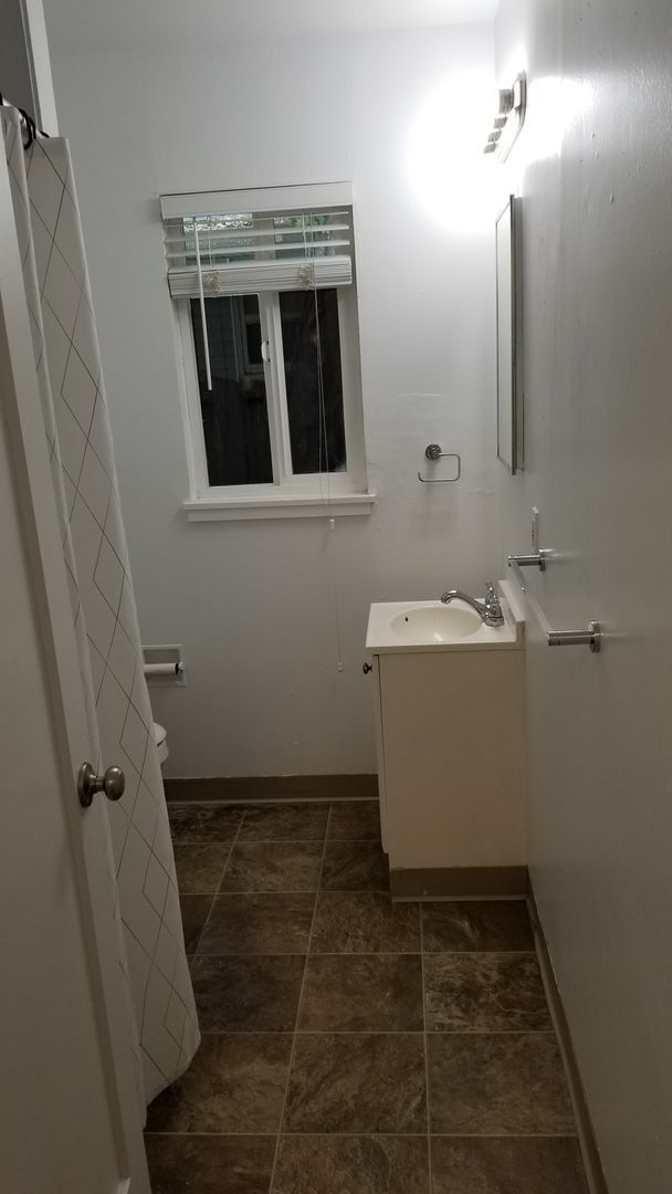 Building Photo - 2 BEDROOM DUPLEX-across the street from UC Davis