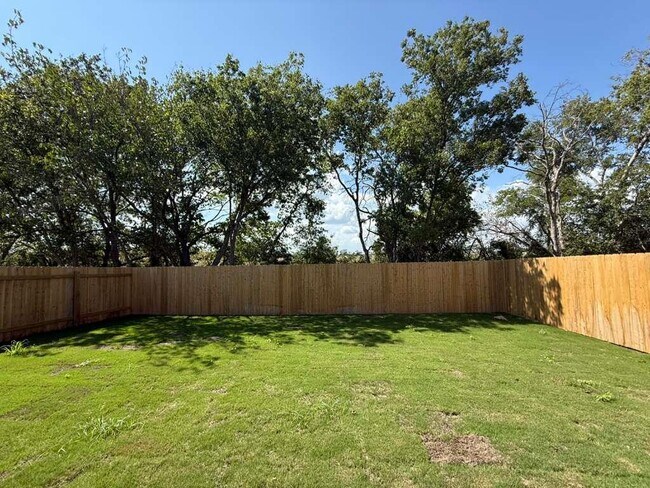 Building Photo - 623 Sormonne Lp