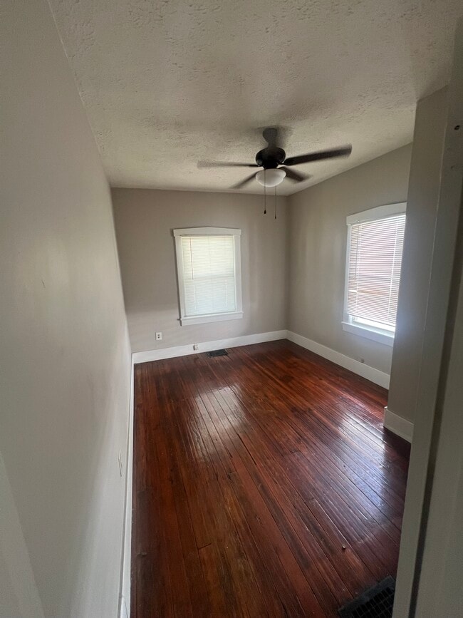 Building Photo - 4014 Greenwood Ave