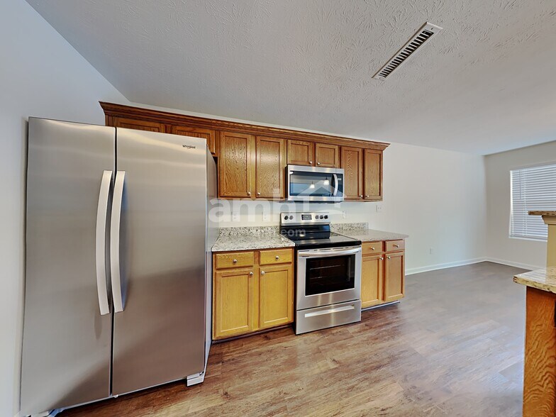 Building Photo - 15518 Farmland Ct