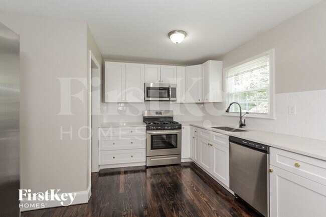 Building Photo - 5412 Hilltop Cir