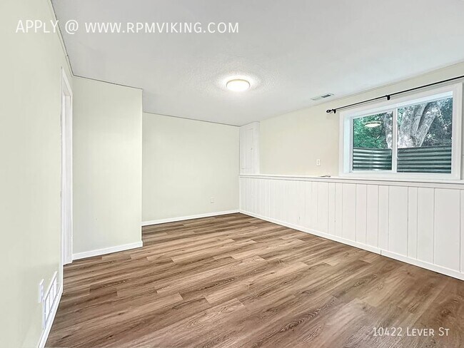 Building Photo - 3br 2ba 1cg ~ Security Deposit Free Altern...