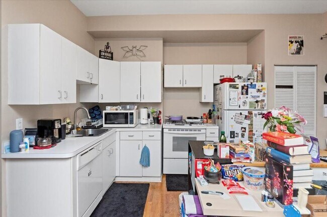 Building Photo - 1 bedroom in Chicago IL 60613
