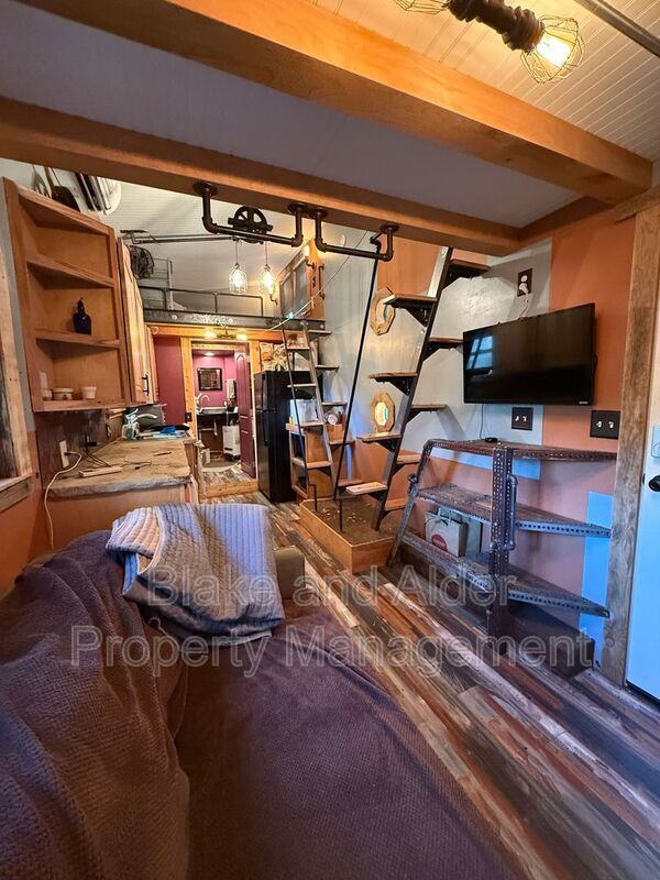 Building Photo - 6519 NW St Helens Rd