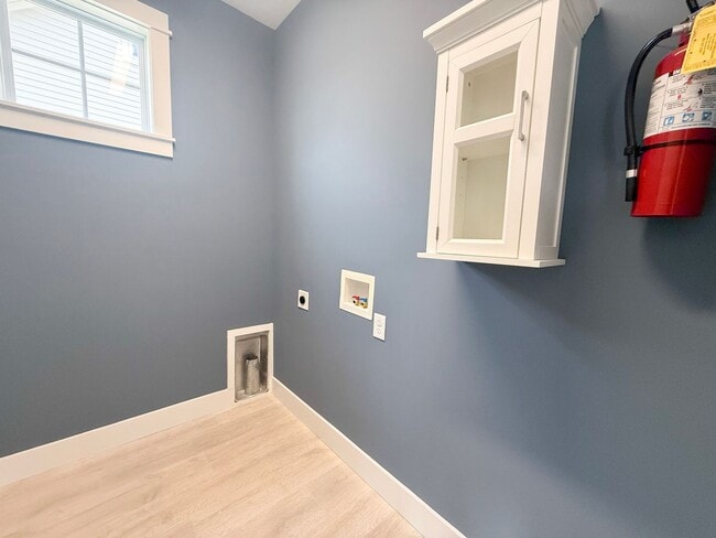 Building Photo - Pet-Friendly 3-Bedroom Home with Bright, Airy Coastal Style