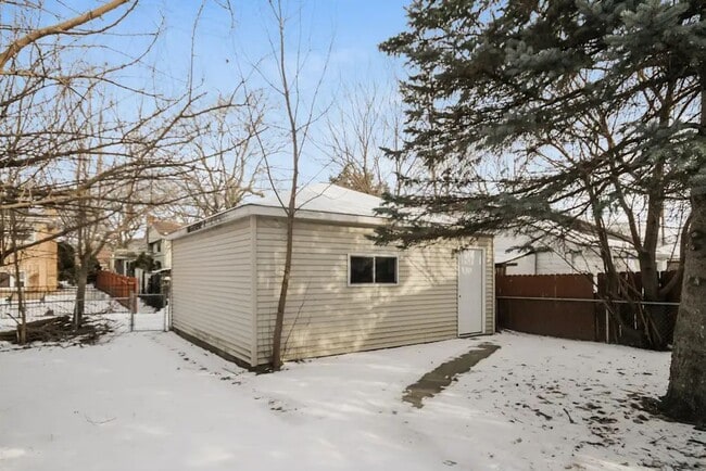 Building Photo - 5340 Lee St