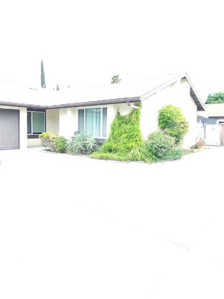 Primary Photo - 43731 Nathan Dr