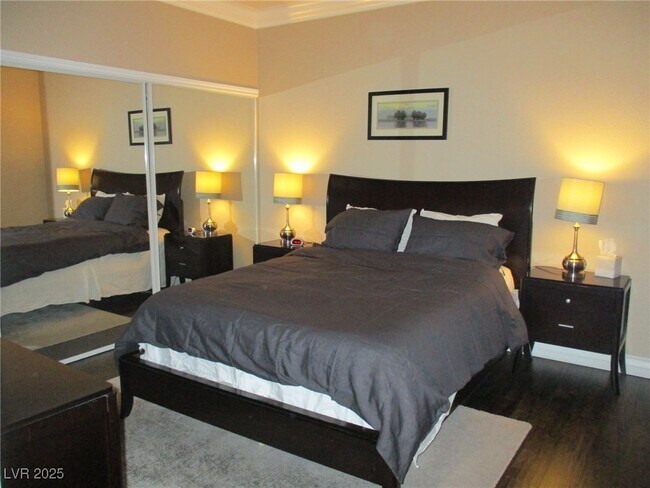 Building Photo - 270 E Flamingo Rd