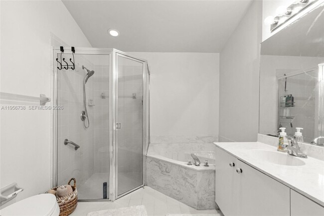 Building Photo - 6207 Floral Lakes Dr