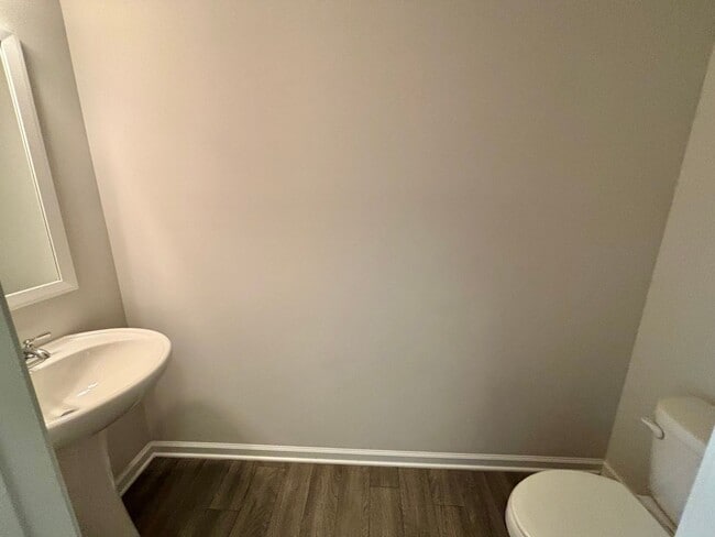 Building Photo - 2809 Ridgeview Dr