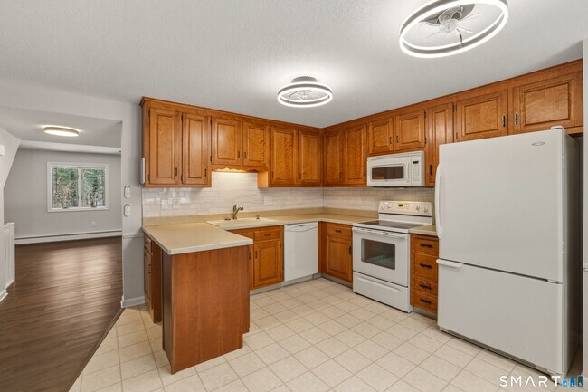 Building Photo - 116 Songbird Ln