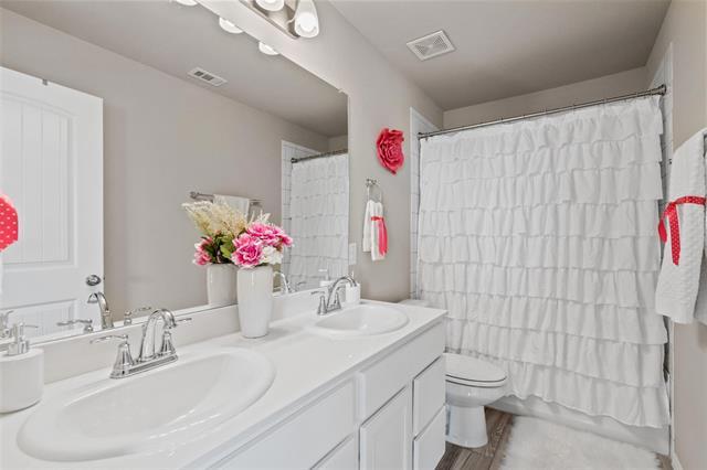 Building Photo - 10049 Adams Ln