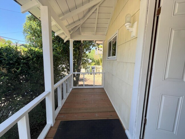 Building Photo - Charming 2-Bedroom Home with Open Living Space and Tile Flooring