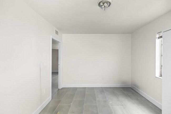 Building Photo - 1882 SW 17th Ave