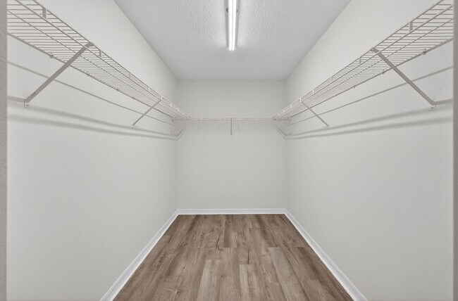 Building Photo - Available Now! Move-In Ready 3BR Home with Florida Room & Shed