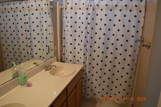 Building Photo - 1561 Spring Ct