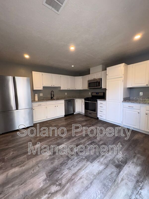 Building Photo - 1209 Vienna Ct