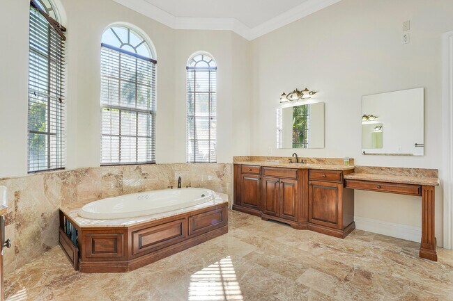 Building Photo - 11985 Carnegie Pl