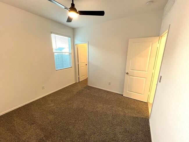 Building Photo - 1131 W Chimes Tower Dr