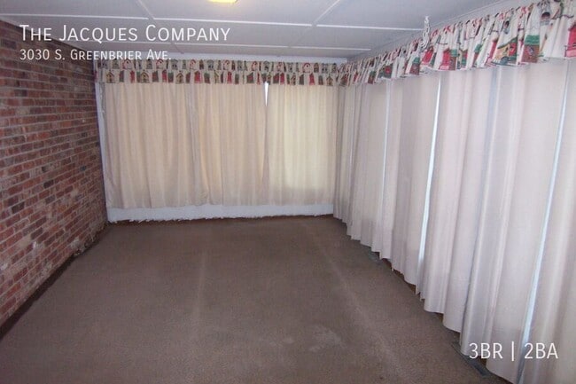 Building Photo - 3030 S Greenbrier Ave