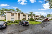 Building Photo - ** NEWCASTLE @ BERKSHIRE LAKES ** 2 BED / ...