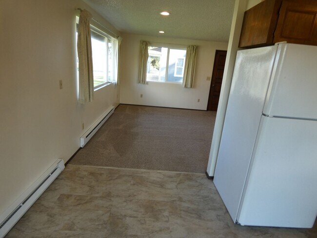 Building Photo - APPLICATION PENDING - Tastefully Maintained Charmer