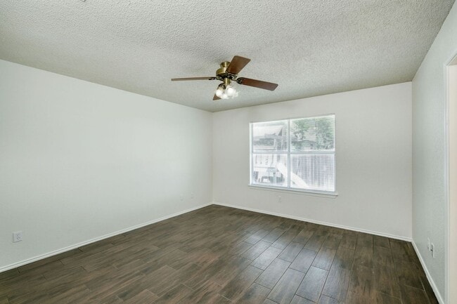 Building Photo - 1304 Garden Path Dr