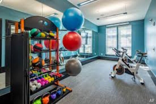 Building Photo - 541 Great Circle Rd