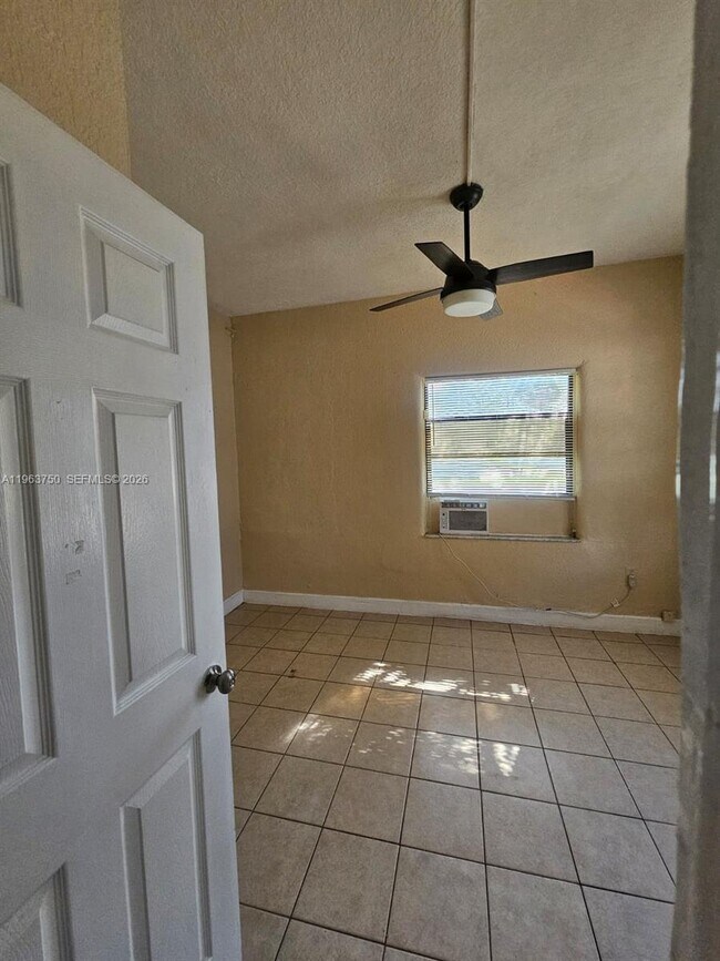 Building Photo - 2990 SW 15th Ave