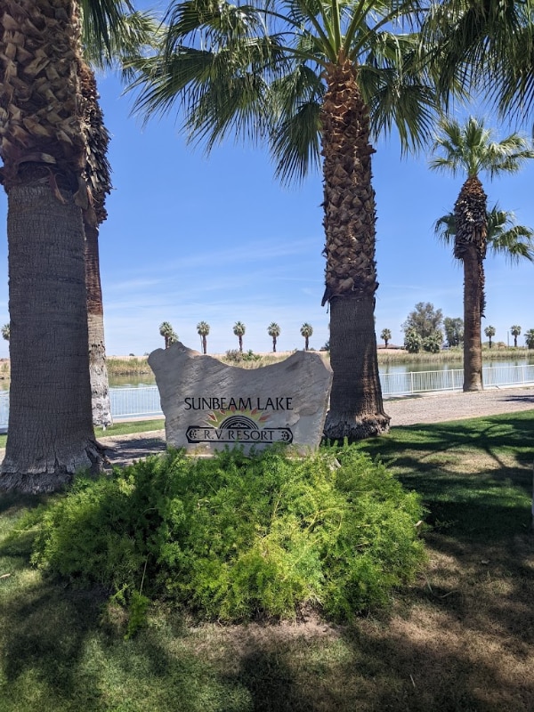 Building Photo - 1716 Sunbeam Lake Dr