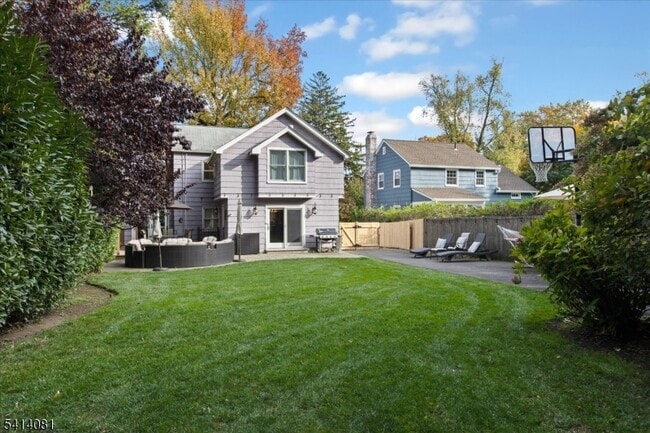 Building Photo - 460 Grove St