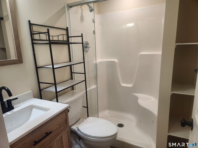 Building Photo - 2 Tolland Grn