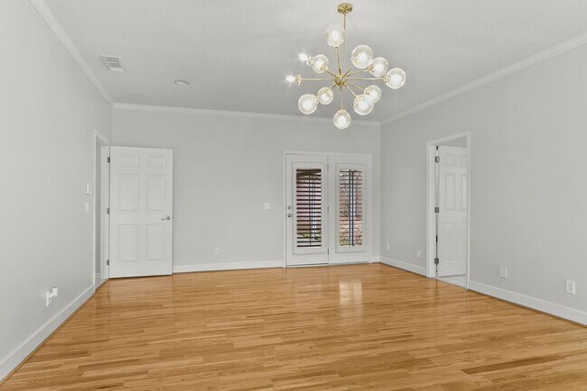 Building Photo - 10495 Royal Points Dr