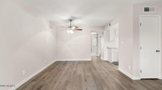 Building Photo - 4211 E Palm Ln