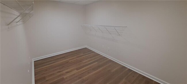 Building Photo - 1050 Hillary Ln