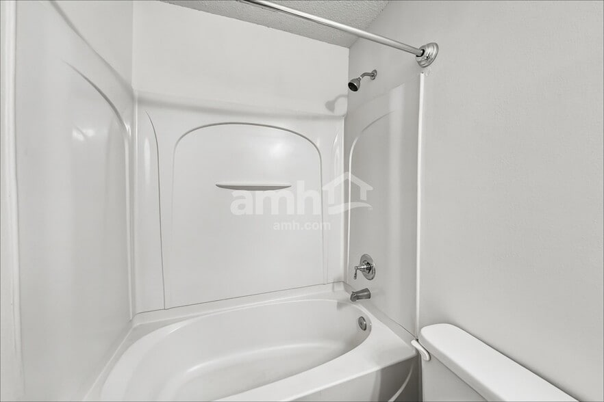 Building Photo - 808 Topsail Dr