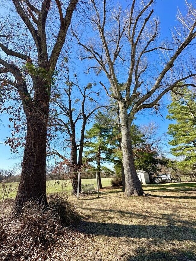 Building Photo - Tour Today! 3/2/2 On 1 Acre in Brownsboro!
