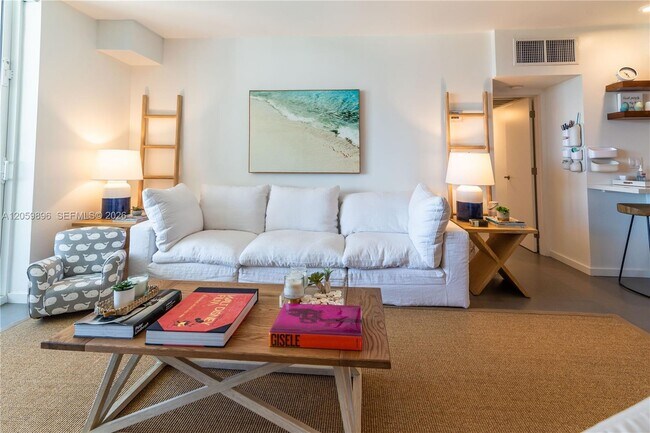 Building Photo - 10275 Collins Ave