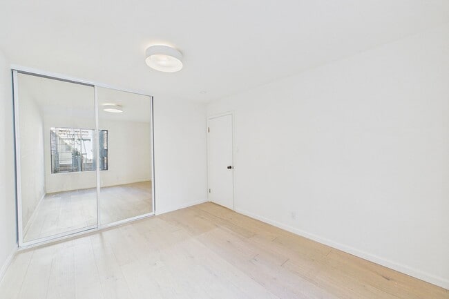 Building Photo - Quiet, light-filled 2BR condo with a private south-facing deck,